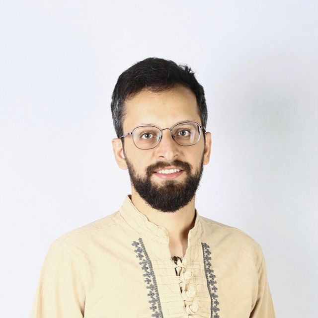 اشکان عیوق
